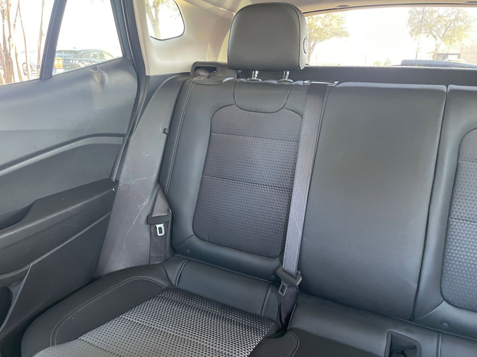 Used 2025 Chevrolet Trax LT FWD image 40