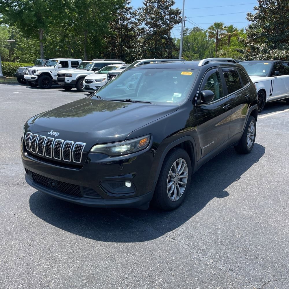 Used 2021 Jeep Cherokee Latitude Plus w/ Sun & Sound Group FWD image 2