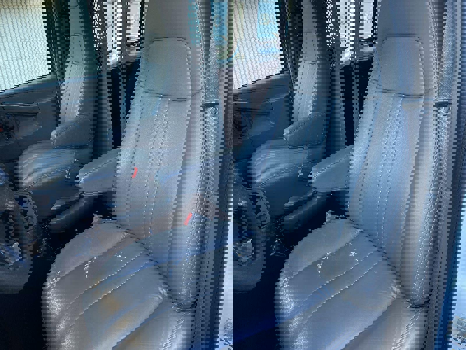 Used 2018 Chevrolet Express 2500 w/ Driver Convenience Package image 10