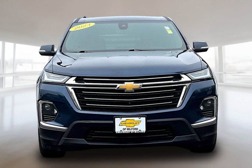 Used 2023 Chevrolet Traverse LT w/ LT Premium Package AWD/4WD image 2