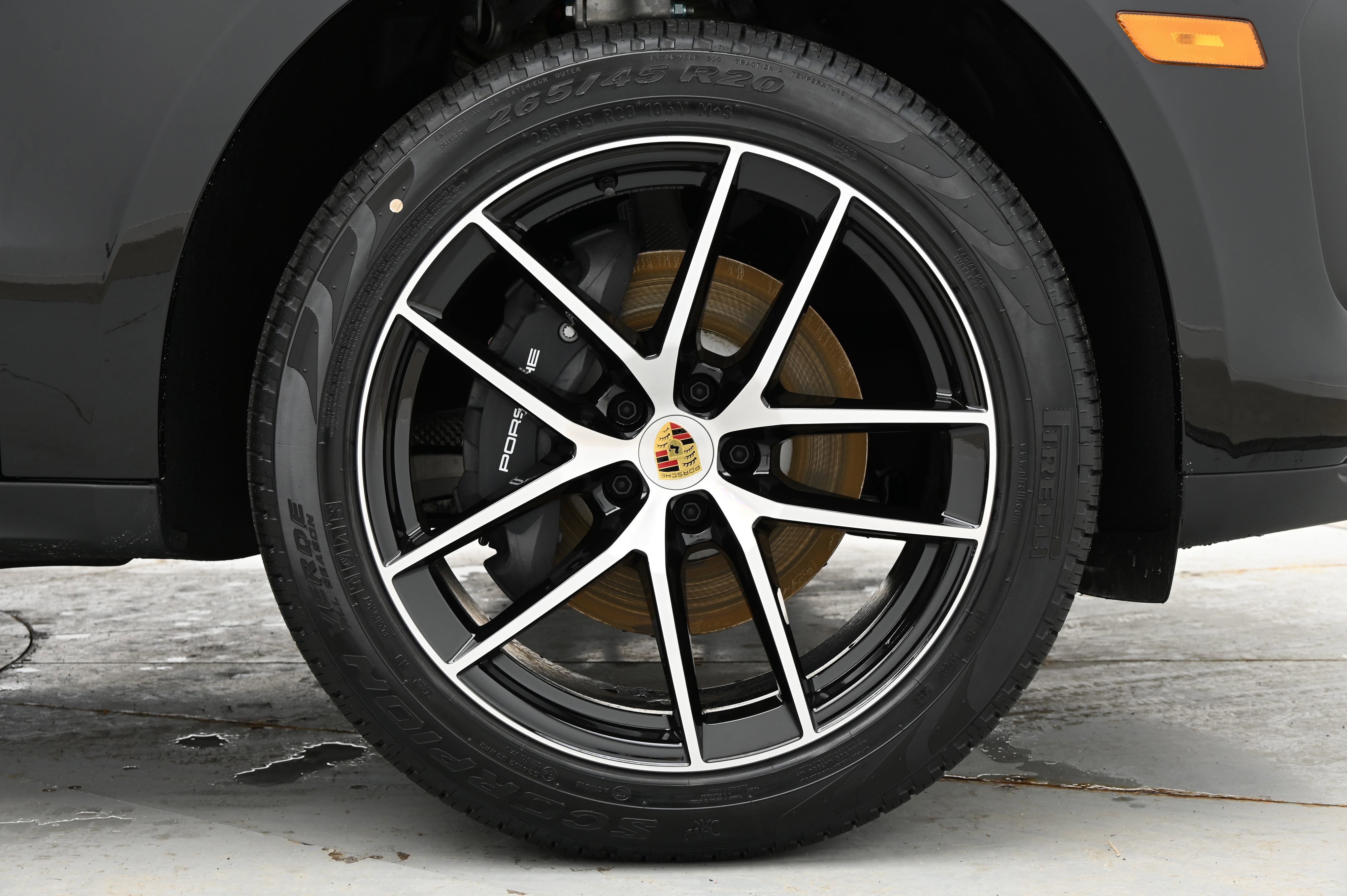 Certified 2025 Porsche Macan image 18