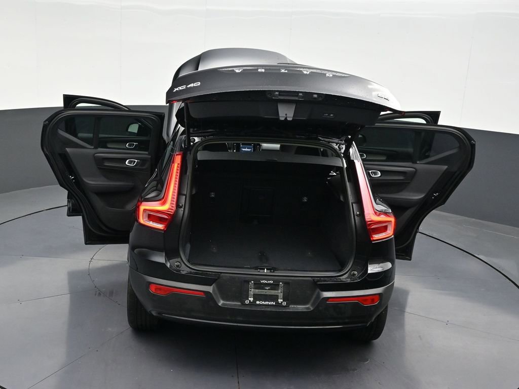Used 2023 Volvo XC40 B4 Ultimate image 35