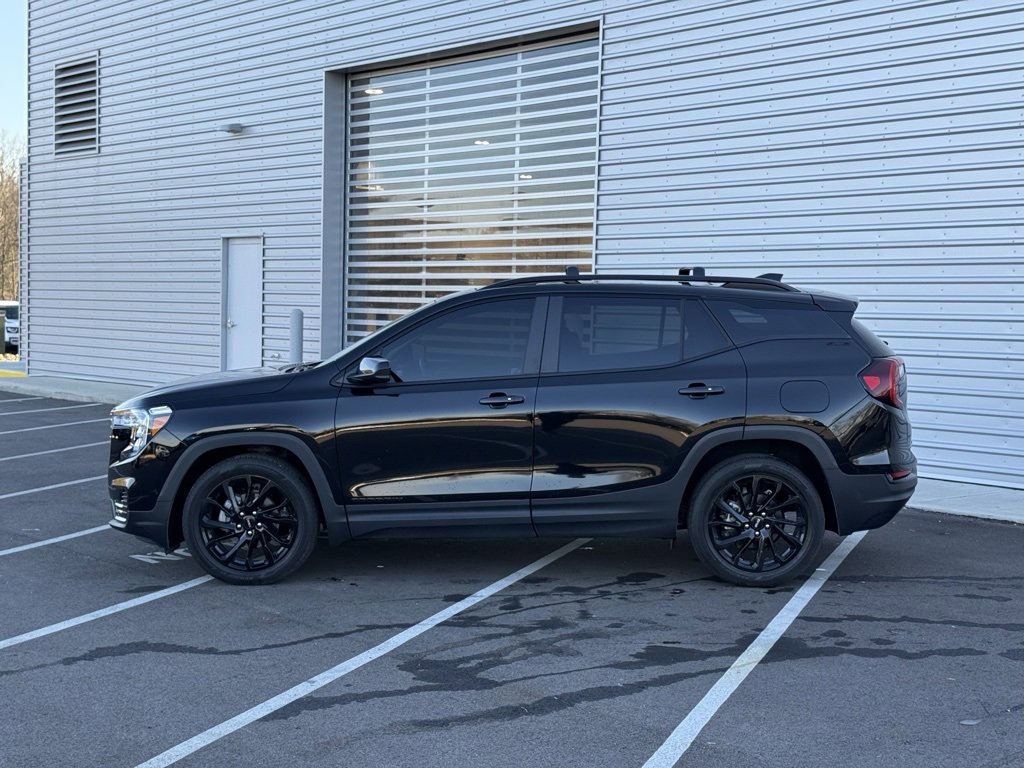 Used 2024 GMC Terrain SLE w/ Driver Convenience Package image 12