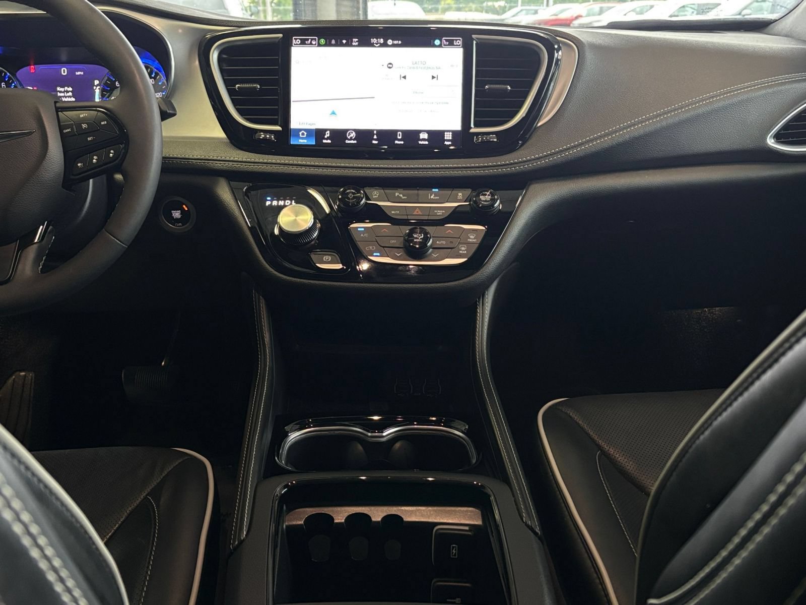 Used 2025 Chrysler Pacifica Limited FWD image 16