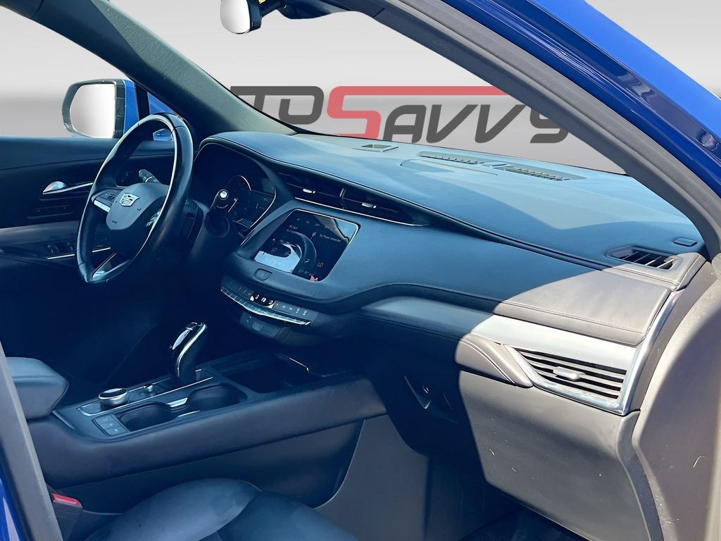 Used 2022 Cadillac XT4 Premium Luxury w/ Safety Alert Package FWD image 27