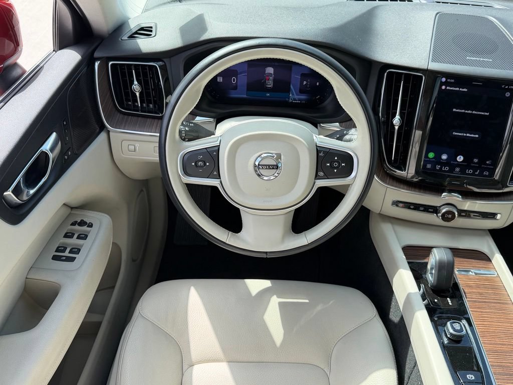 Used 2022 Volvo XC60 B5 Momentum w/ Climate Package AWD/4WD image 10