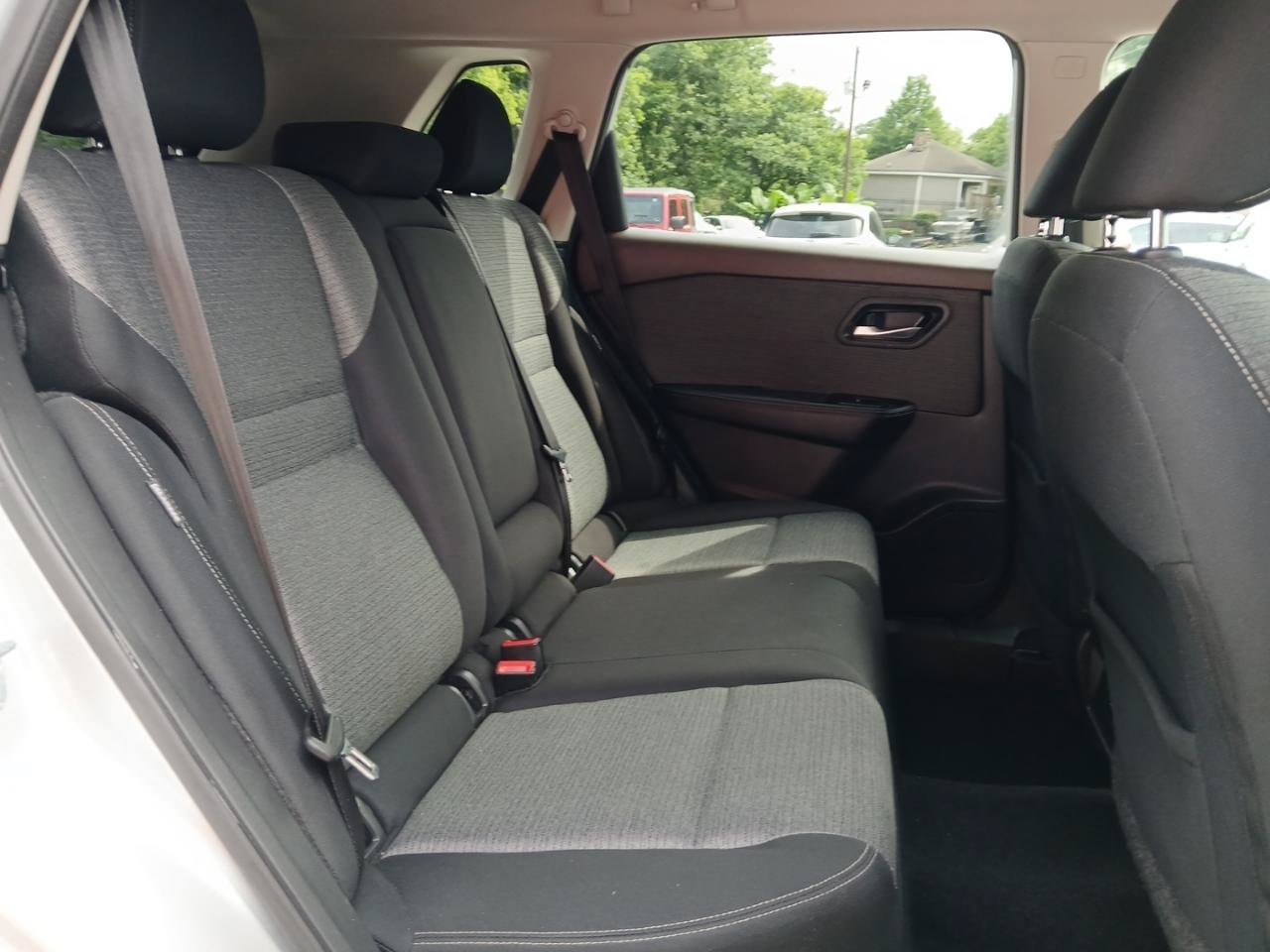 Used 2022 Nissan Rogue SV FWD image 13