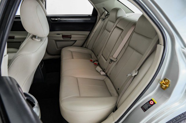 Used 2006 Chrysler 300 Touring image 35