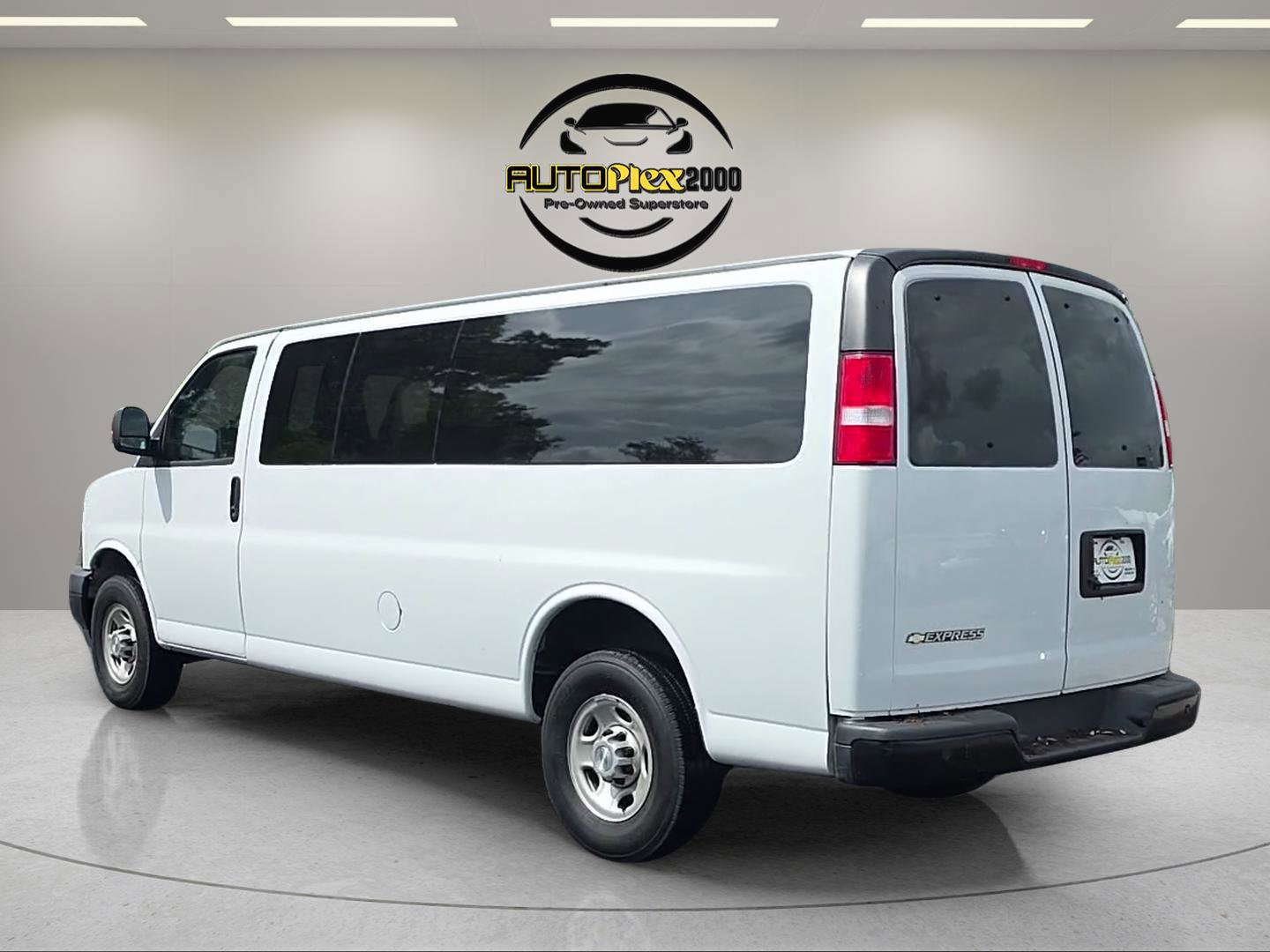 Used 2020 Chevrolet Express 3500 LS RWD image 5