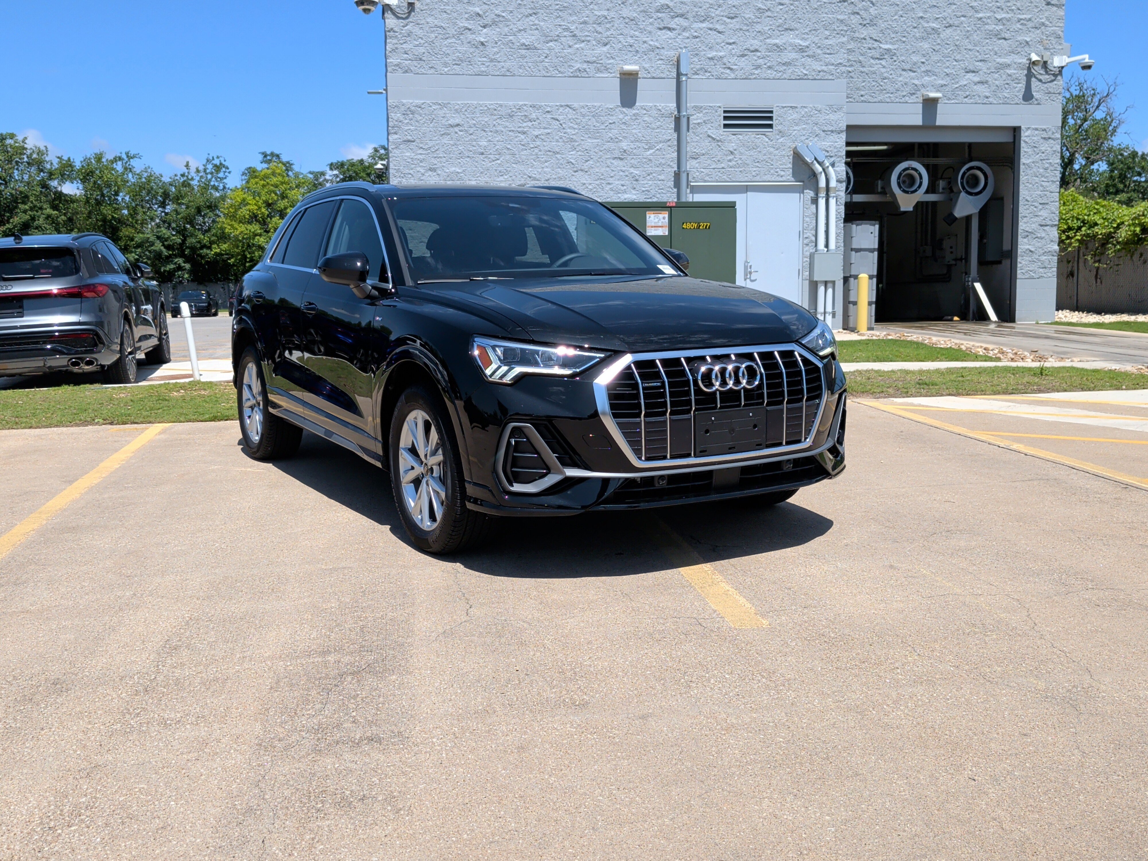 Certified 2025 Audi Q3 2.0T Premium w/ Convenience Package AWD/4WD image 2