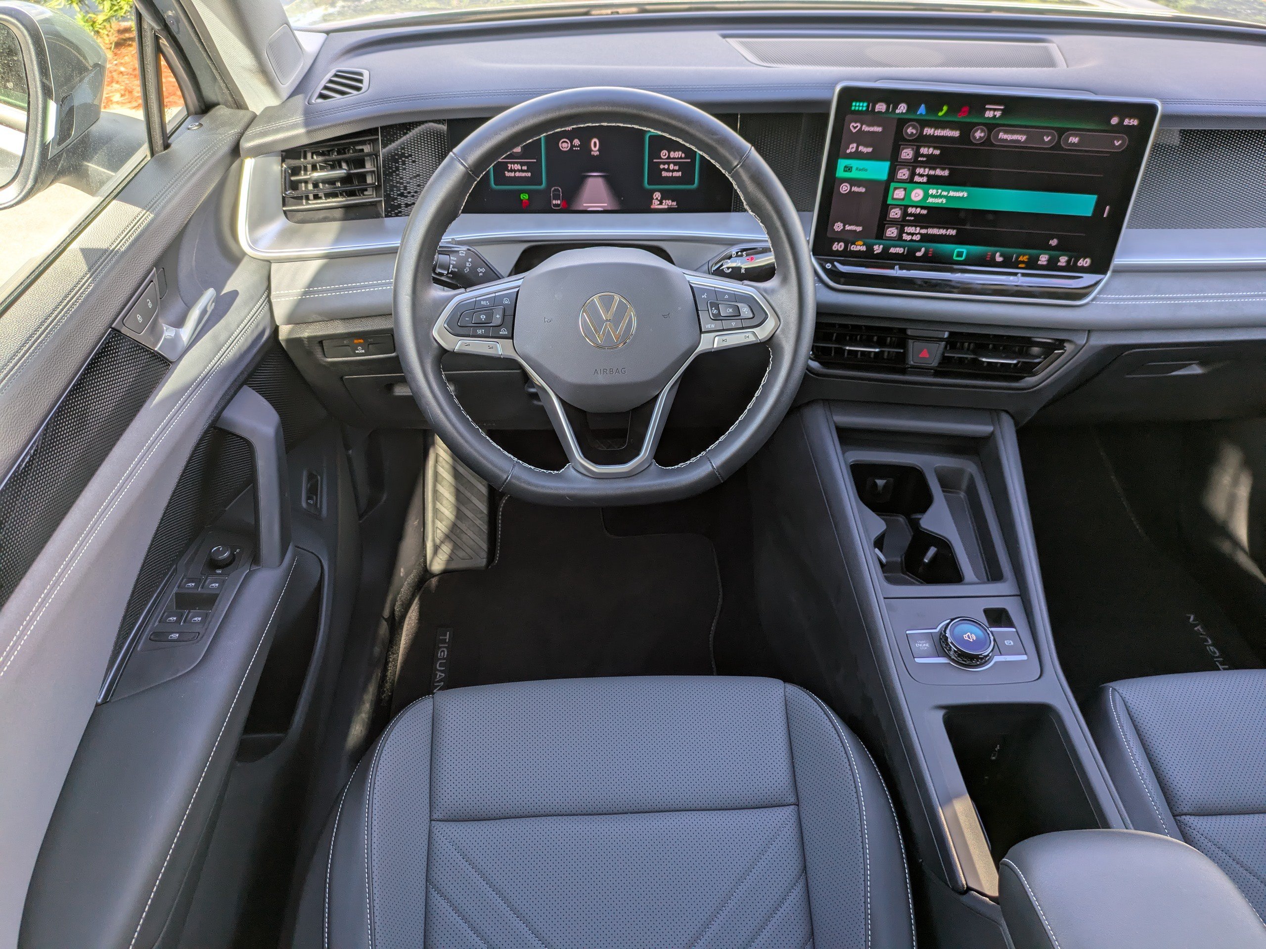 Certified 2025 Volkswagen Tiguan SE FWD image 16