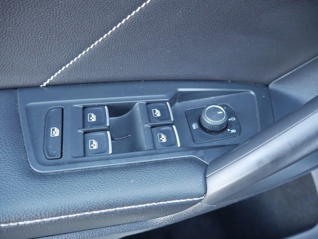 Used 2023 Volkswagen Tiguan SE R-Line image 18