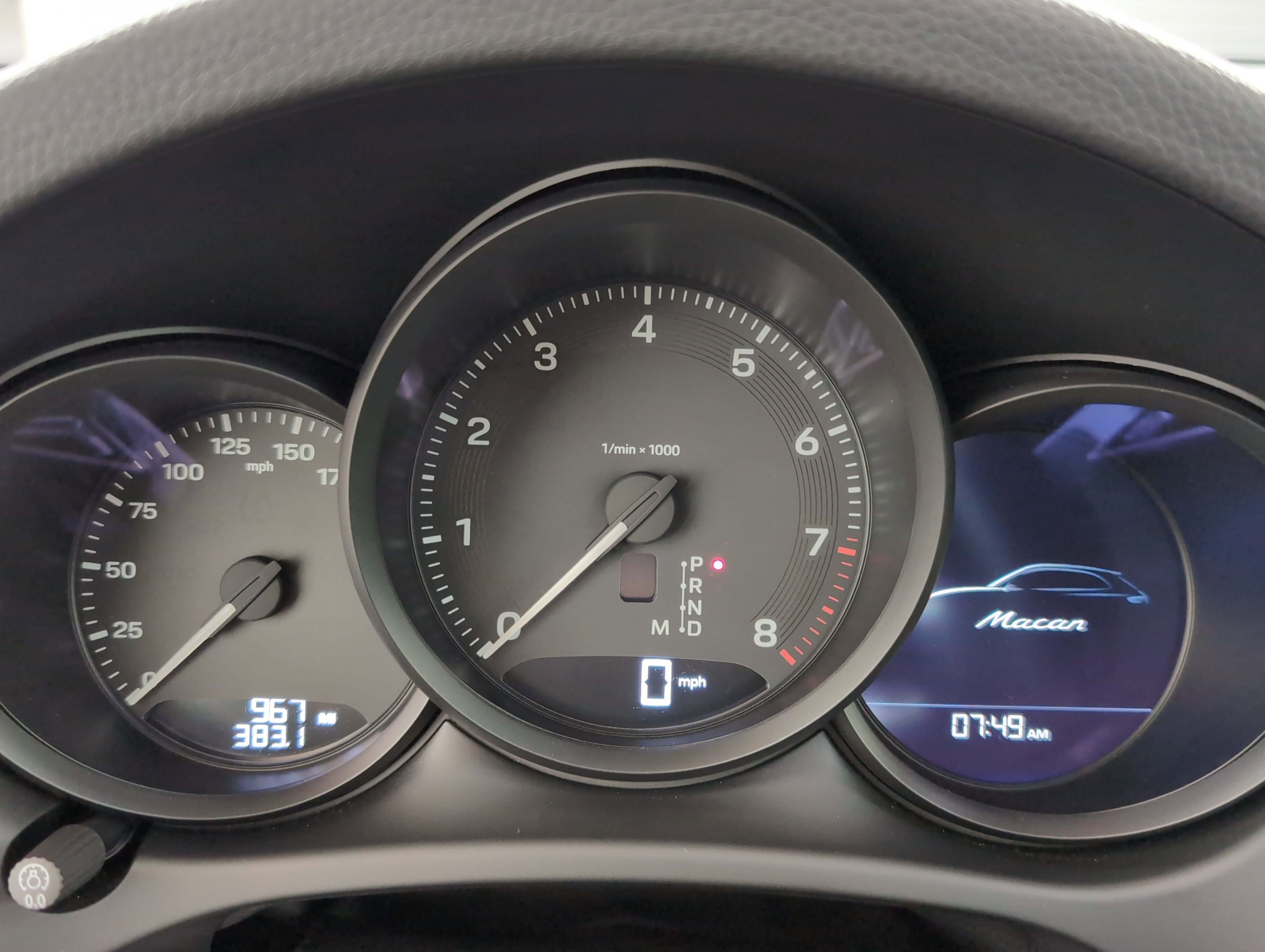 Certified 2025 Porsche Macan image 42