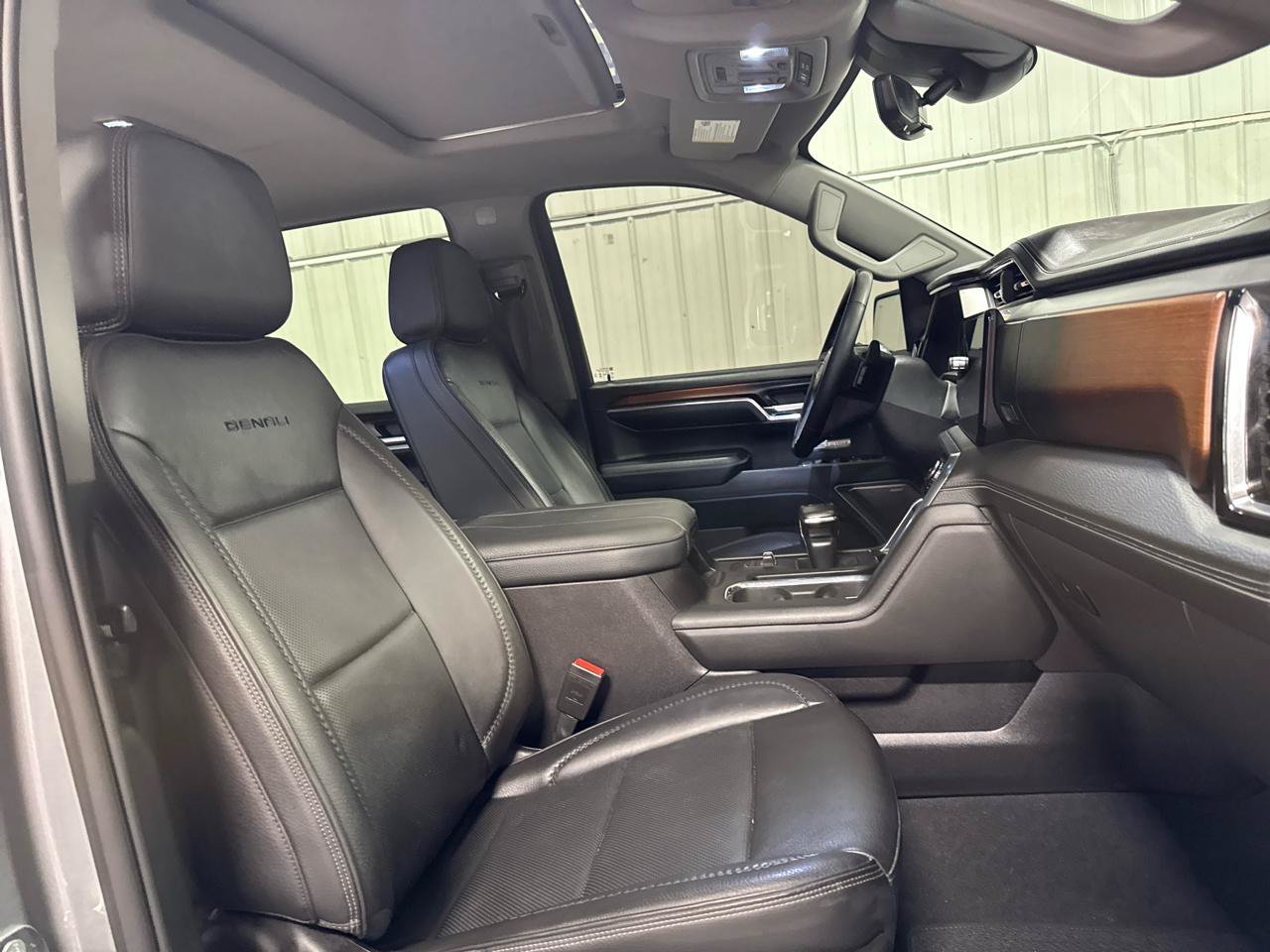 Used 2024 GMC Sierra 1500 Denali w/ Denali Reserve Package AWD/4WD image 12