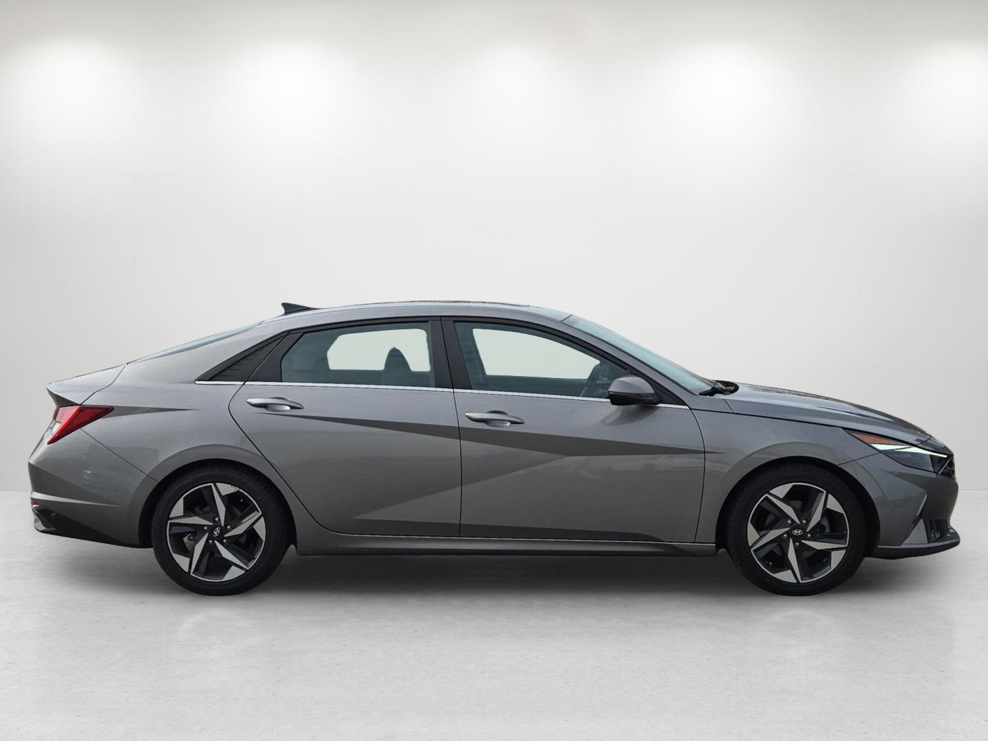 Used 2023 Hyundai Elantra Limited image 5