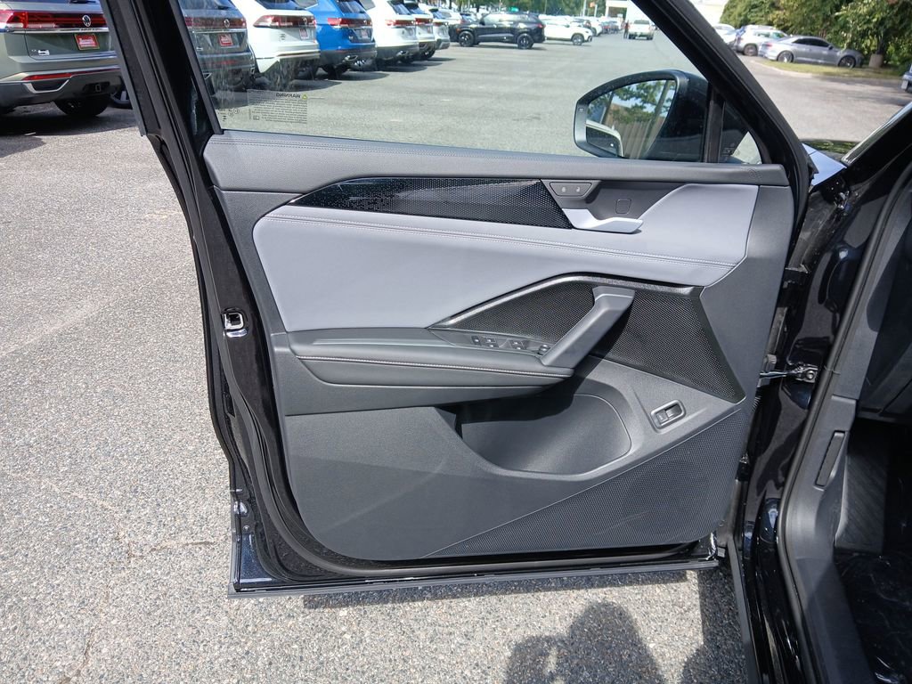 New 2025 Volkswagen Tiguan SE image 10