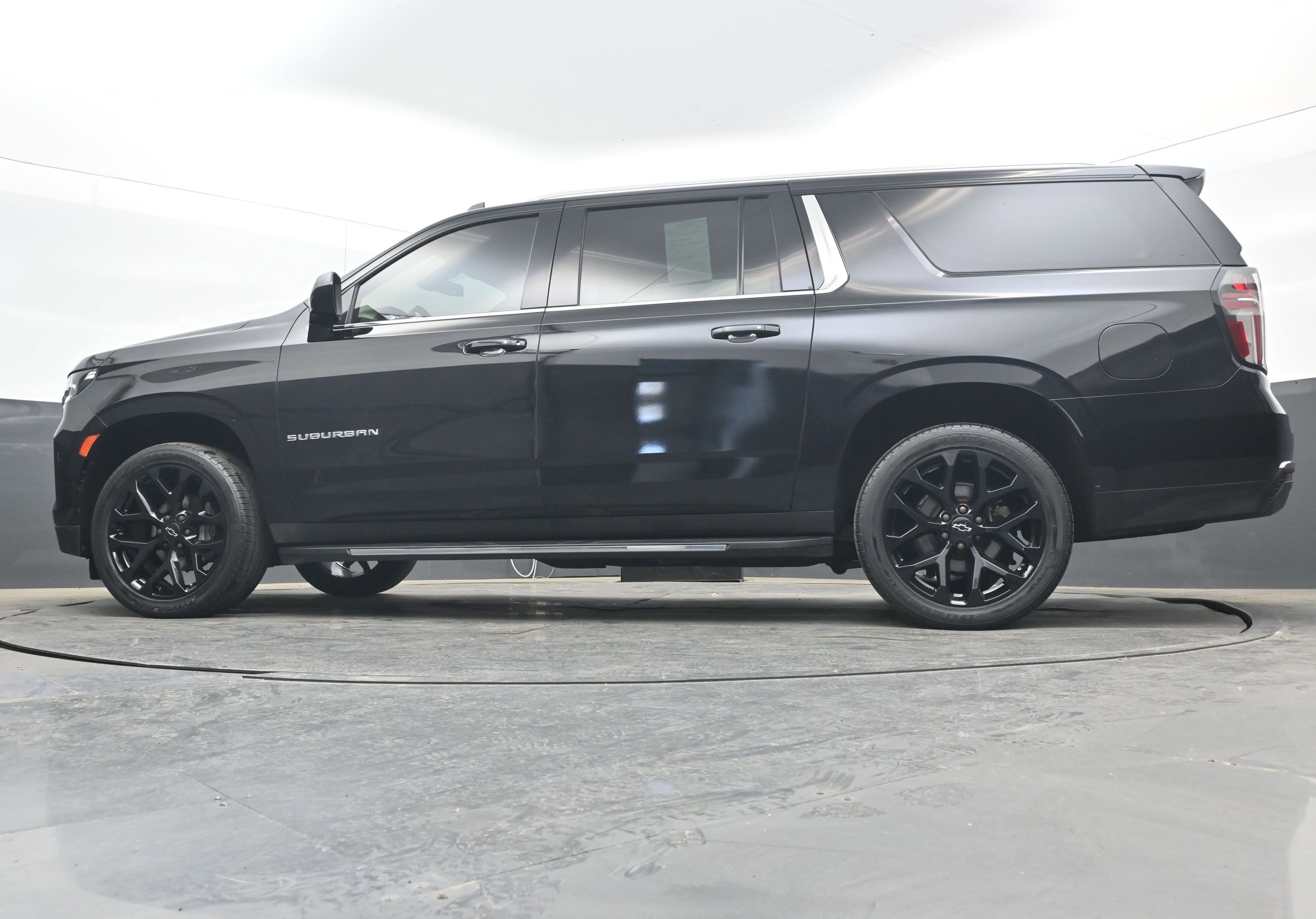 Used 2021 Chevrolet Suburban LT image 27