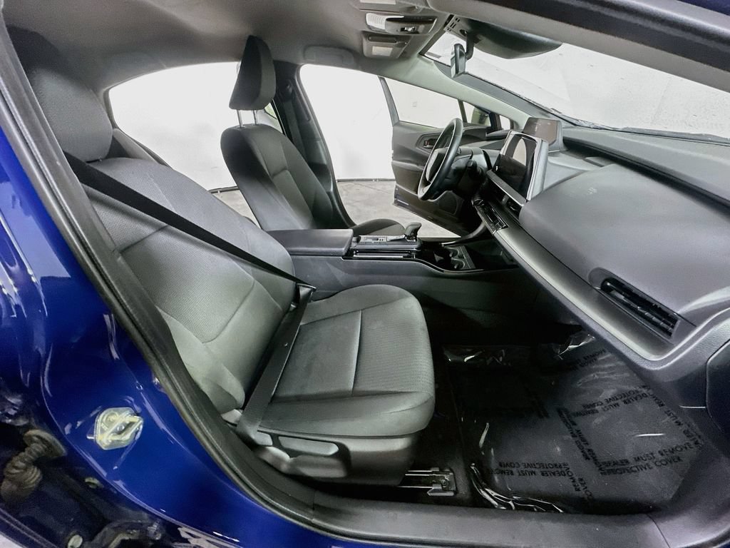Used 2025 Toyota Prius LE FWD image 10