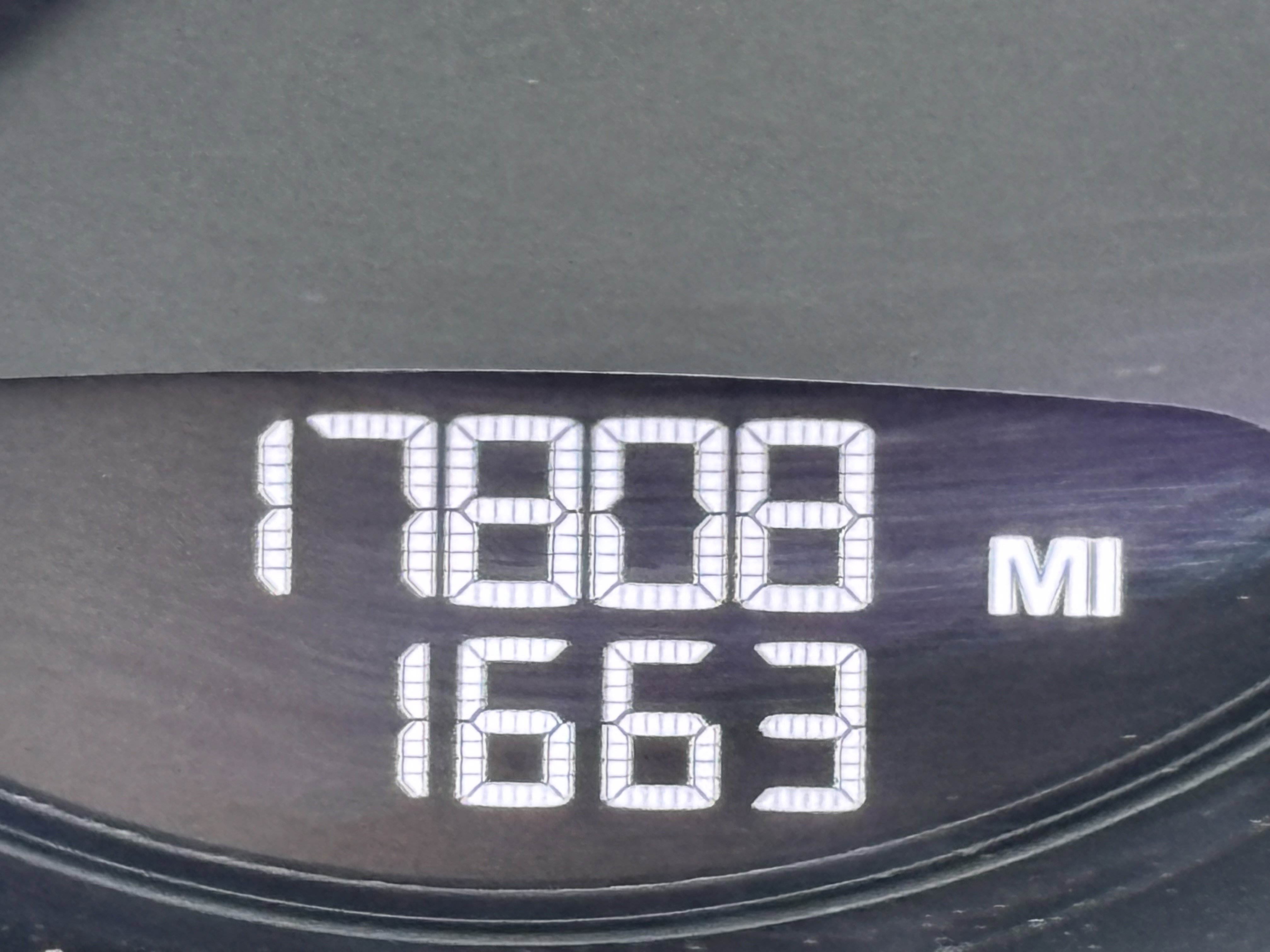 Used 2024 Porsche Macan image 24