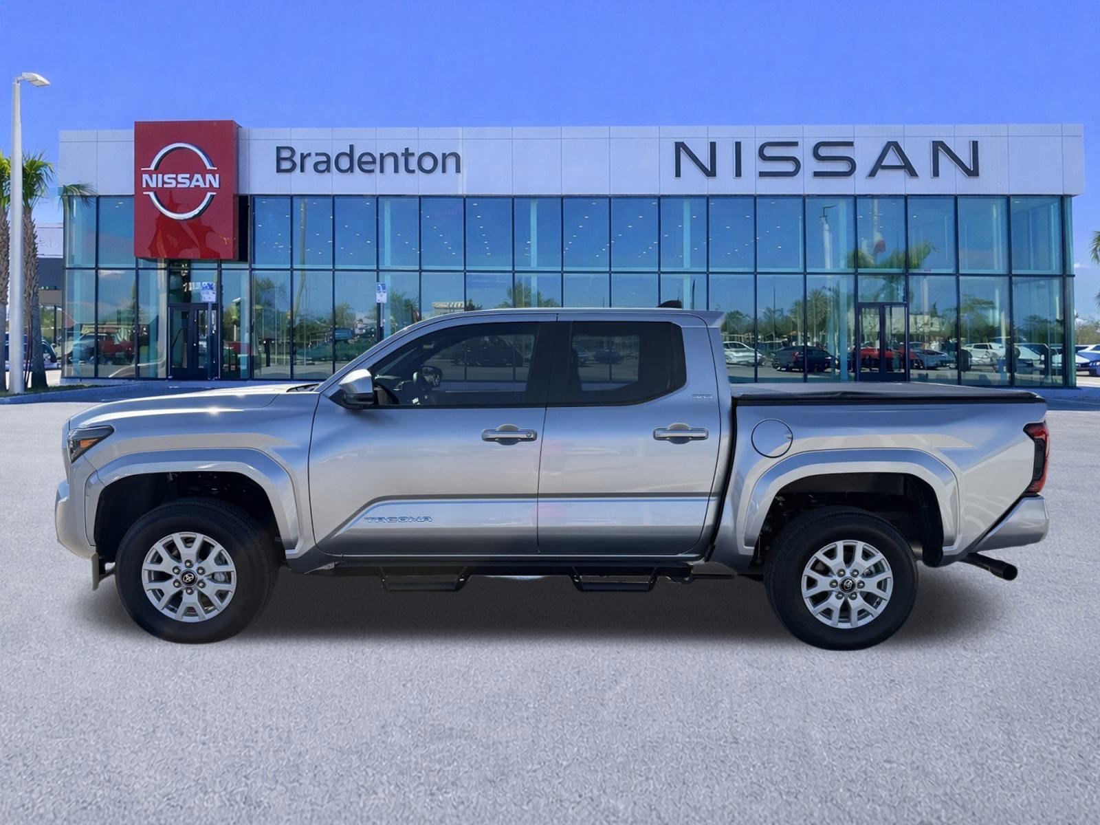 Used 2025 Toyota Tacoma SR5 image 8