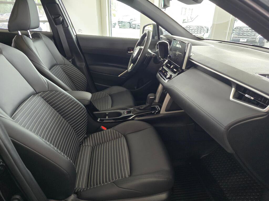 Used 2025 Toyota Corolla Cross AWD Hybrid w/ Convenience Package image 46
