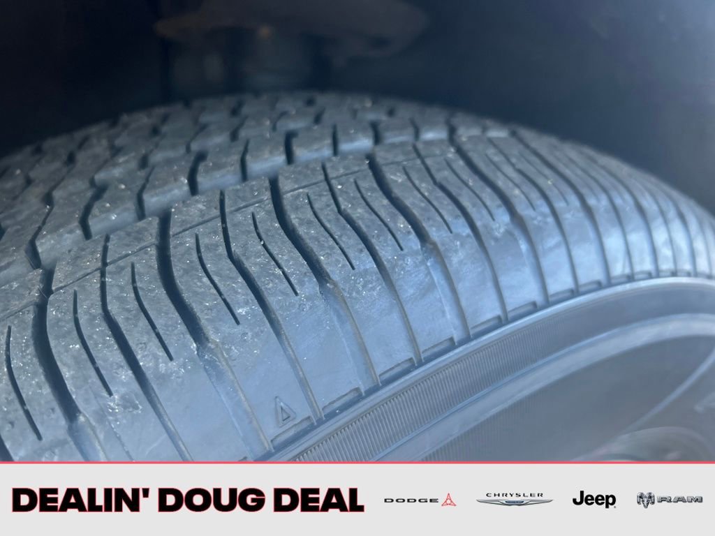 Used 2024 Chrysler Pacifica Touring-L image 26