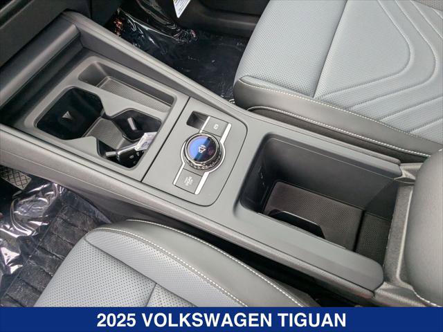 New 2025 Volkswagen Tiguan SE AWD/4WD image 14