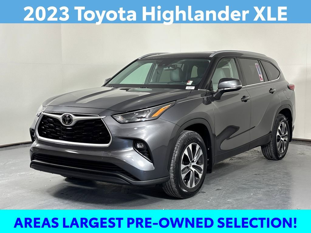 Used 2023 Toyota Highlander XLE image 3