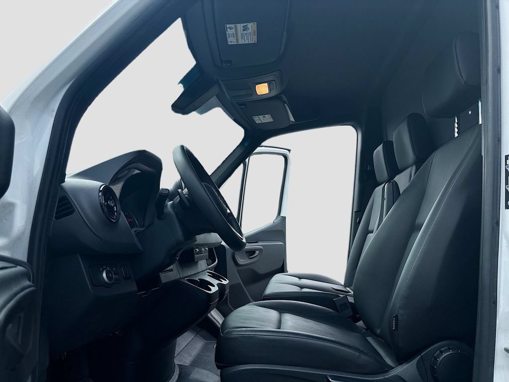 Used 2023 Mercedes-Benz Sprinter 4500 image 28