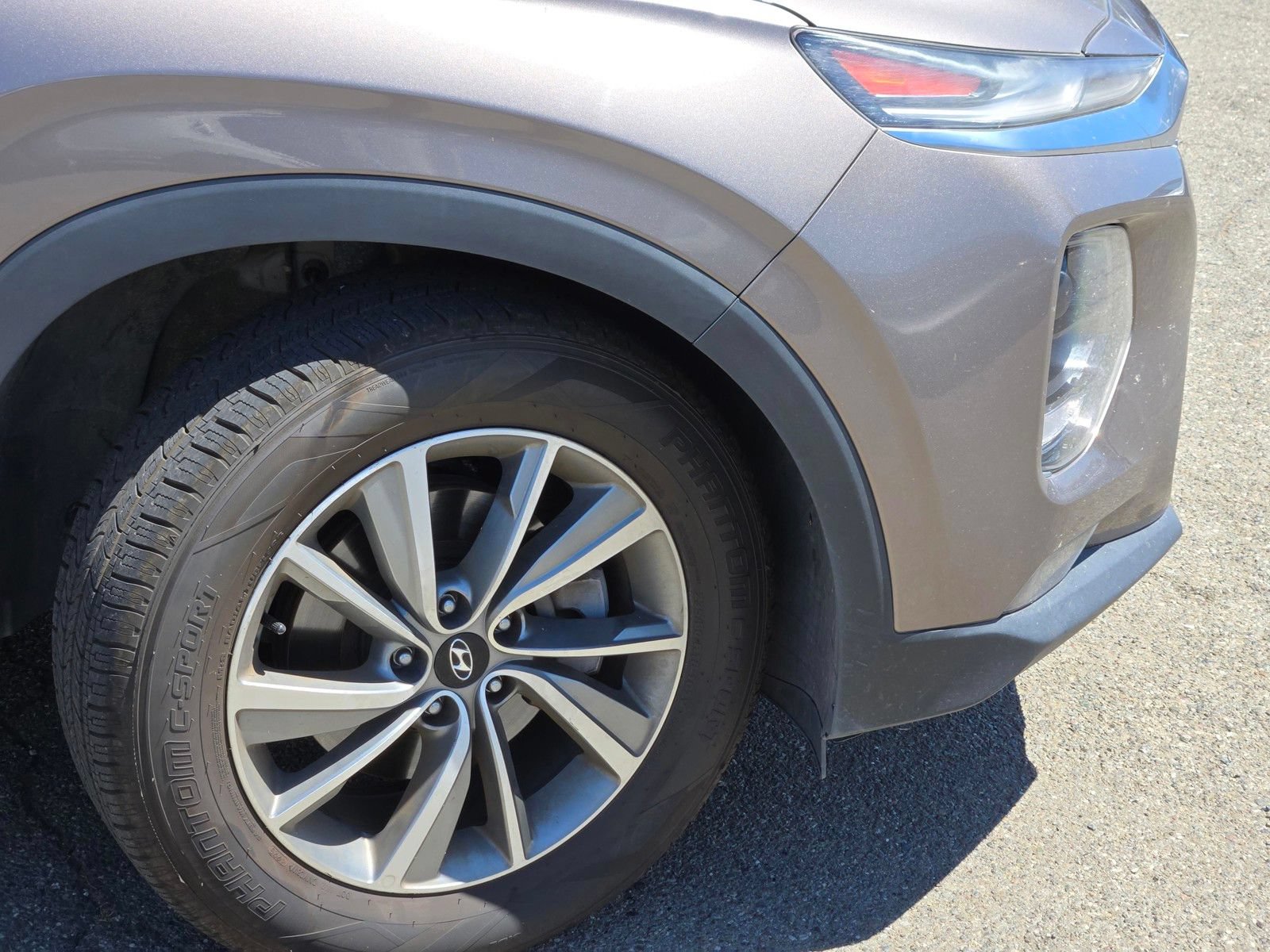 Used 2019 Hyundai Santa Fe SEL FWD image 9