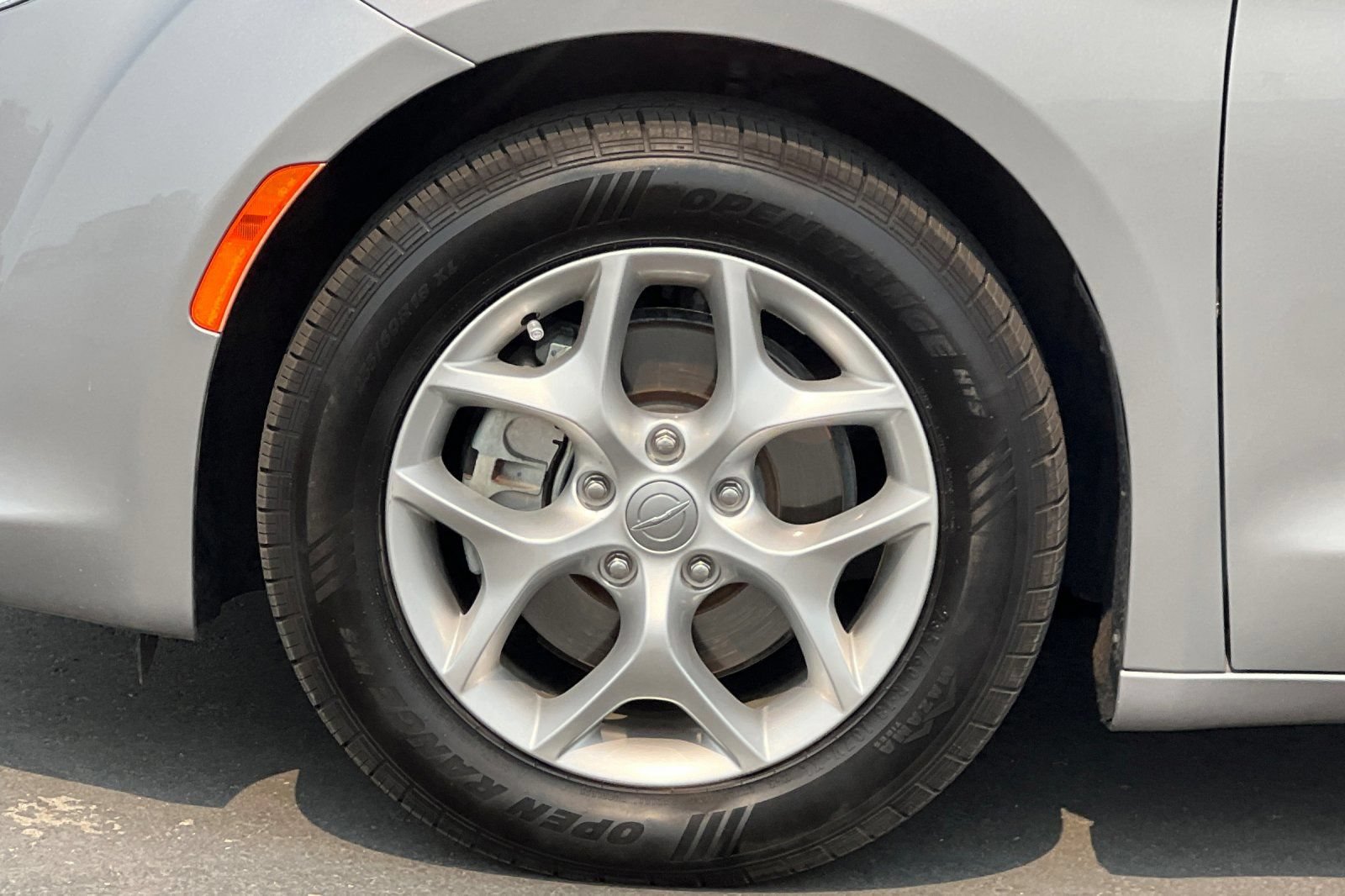 Used 2020 Chrysler Pacifica Limited FWD image 28