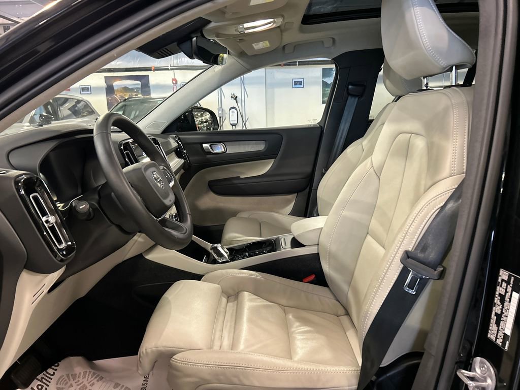 Used 2023 Volvo XC40 B5 Plus w/ Driver Assist Package AWD/4WD image 10