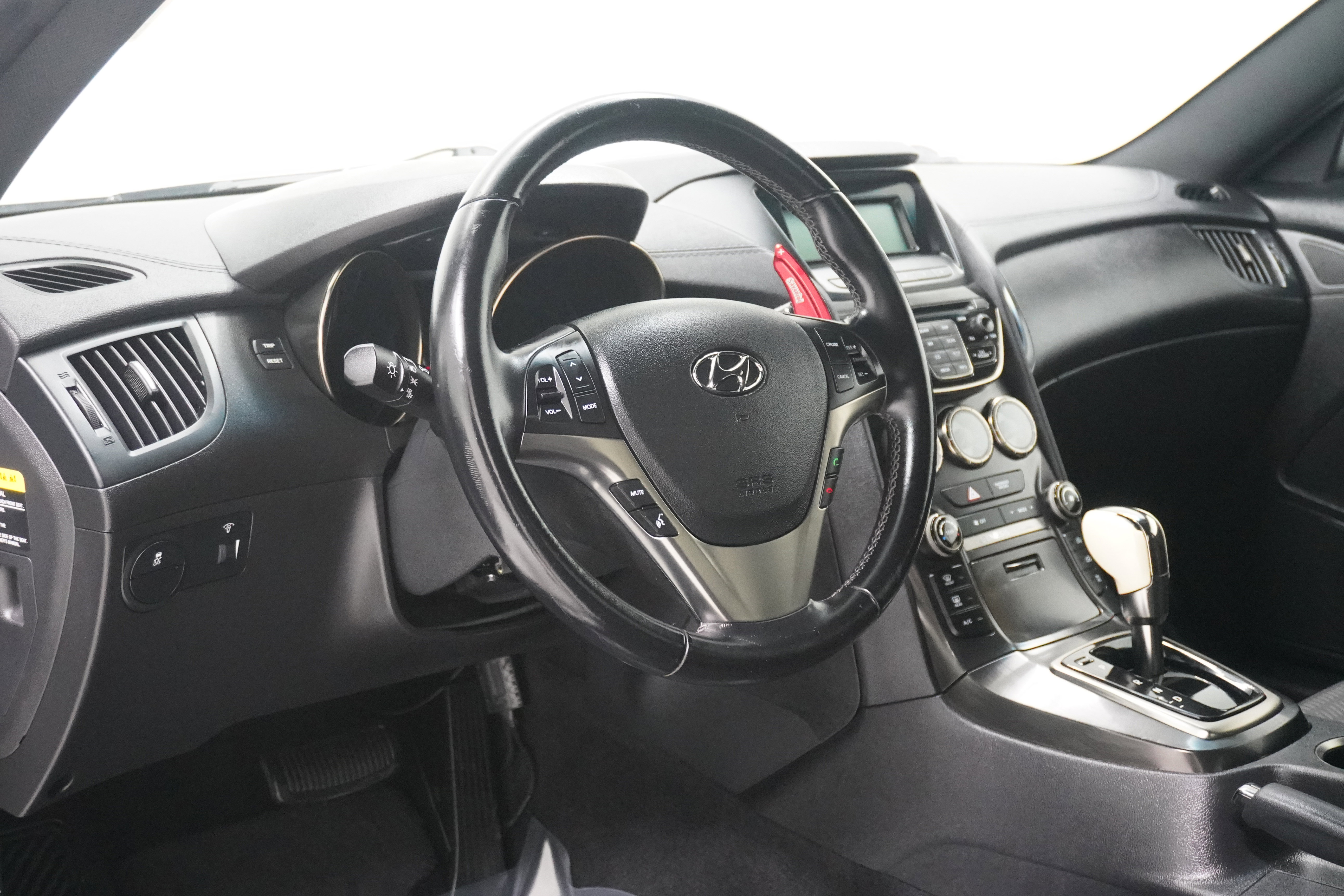 Used 2013 Hyundai Genesis 2.0T RWD image 10