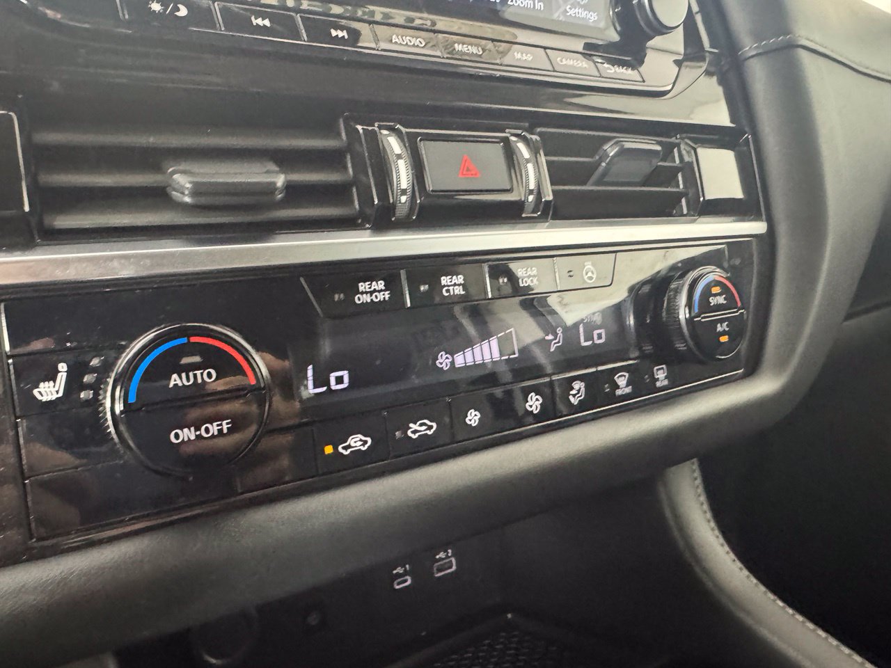 Used 2024 Nissan Pathfinder SL AWD/4WD image 21