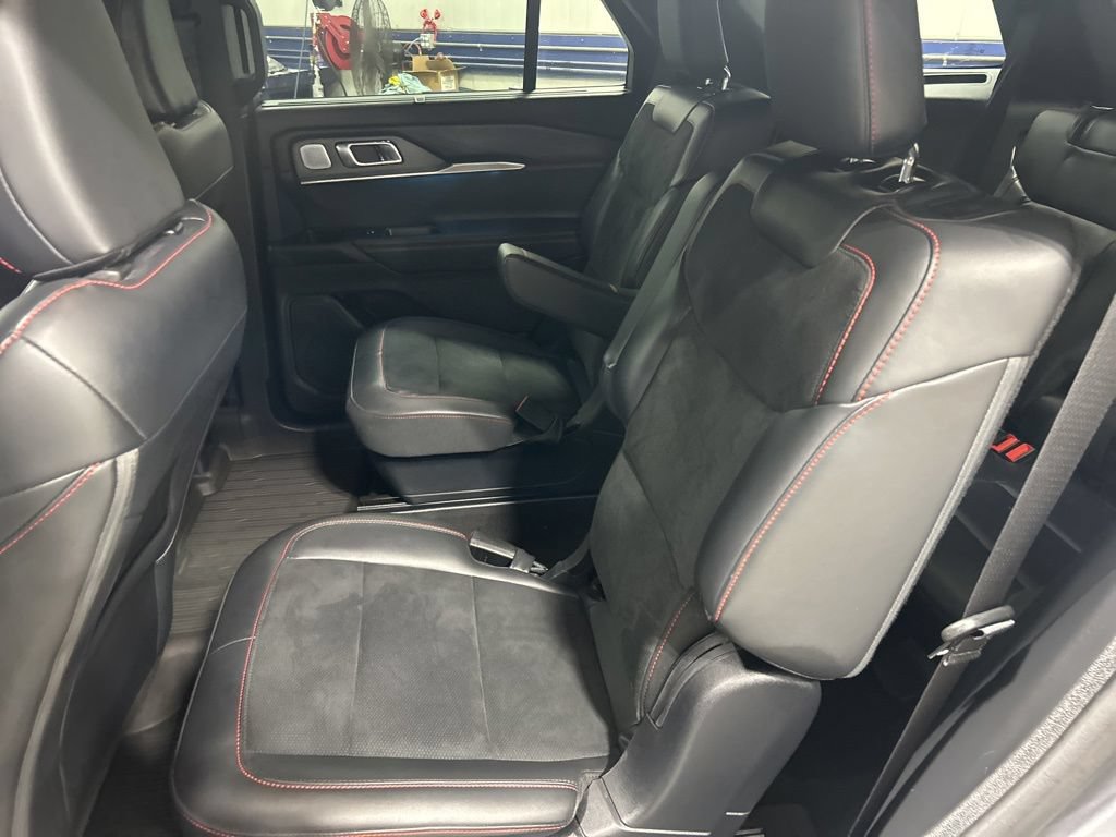 Used 2025 Ford Explorer ST AWD/4WD image 12