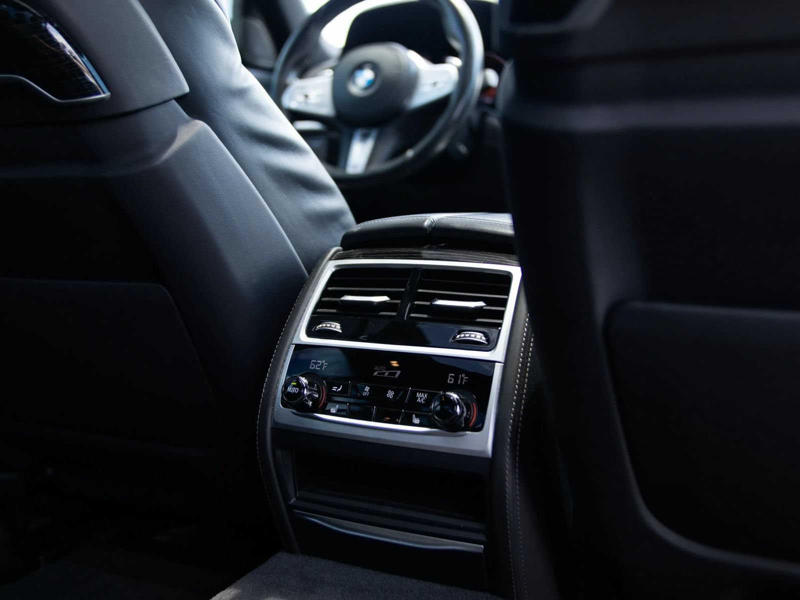 Used 2020 BMW 740i w/ M Sport Package RWD image 33