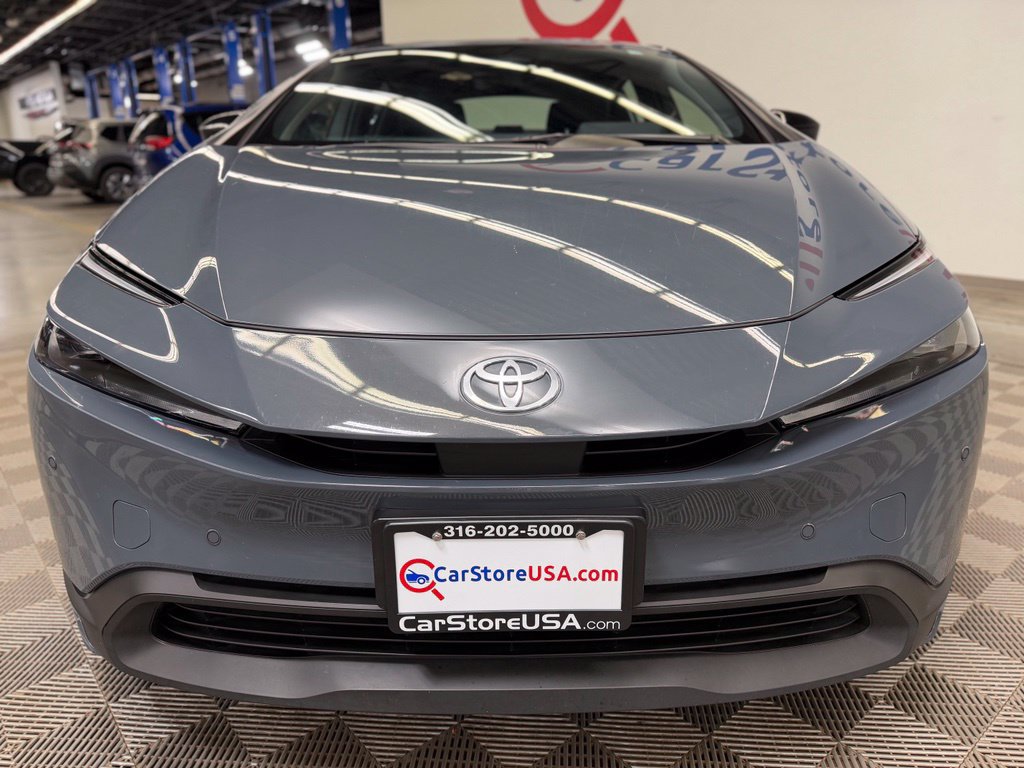 Used 2025 Toyota Prius LE FWD image 2