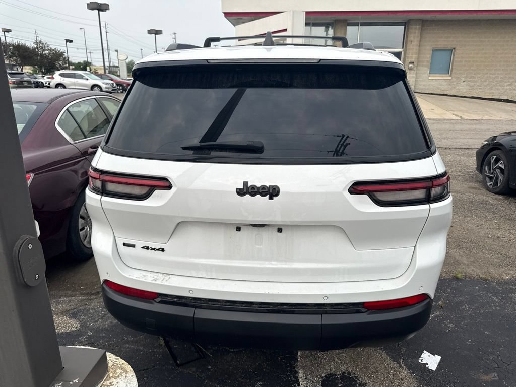 Used 2023 Jeep Grand Cherokee L Laredo AWD/4WD image 4