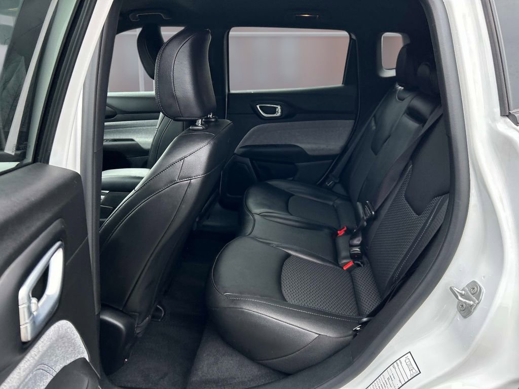 Used 2025 Jeep Compass Latitude AWD/4WD image 12