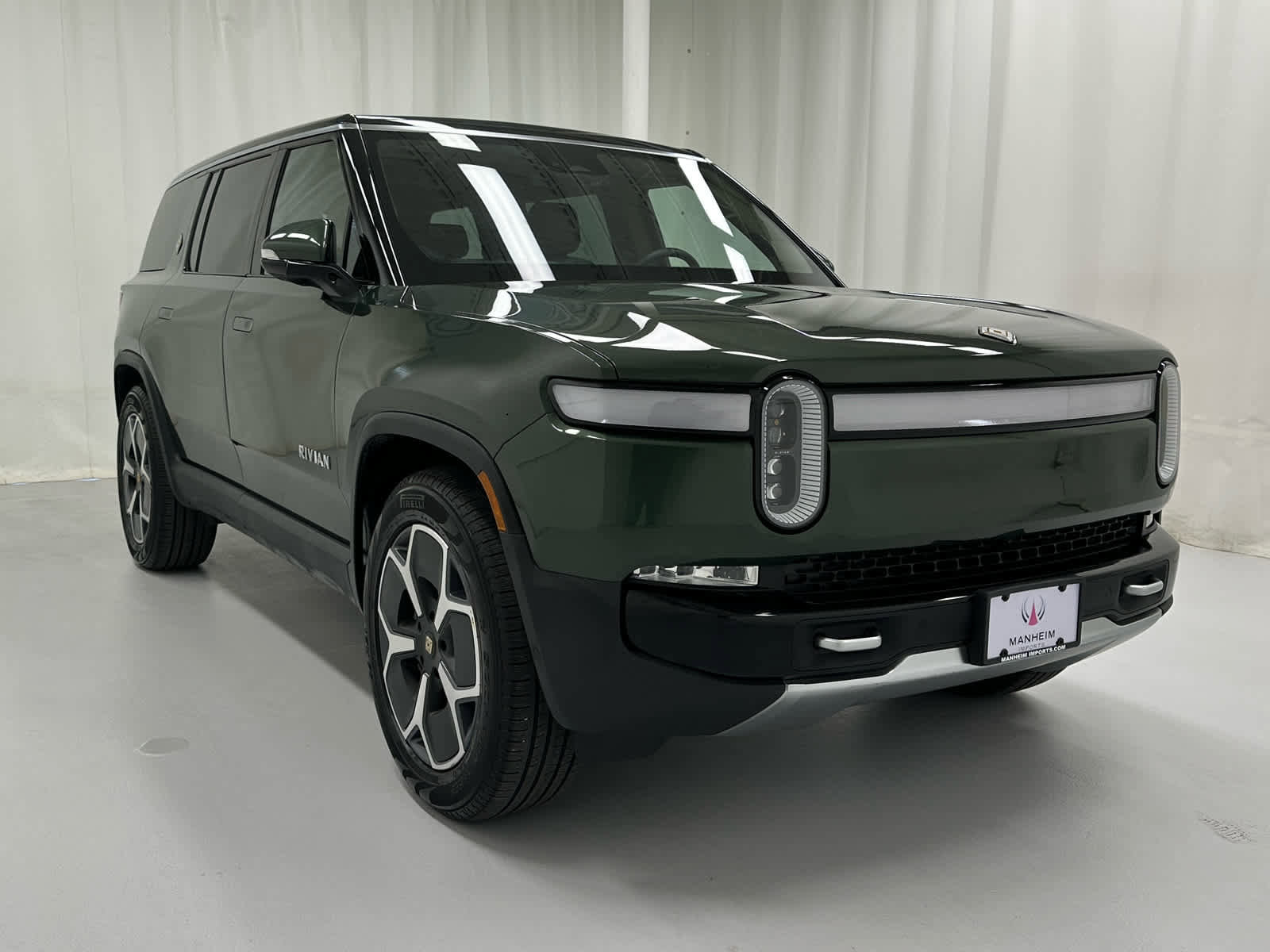 Used 2024 Rivian R1S Adventure image 2