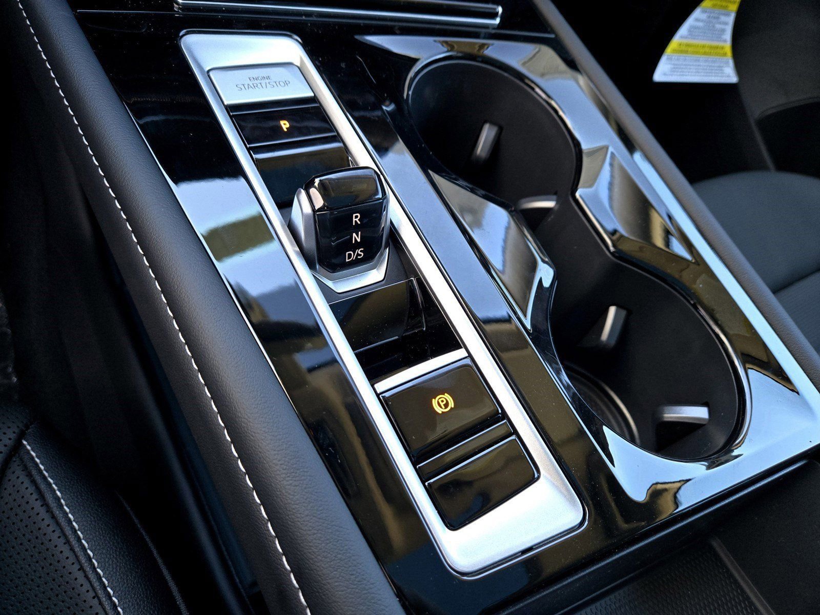 Used 2025 Volkswagen Atlas SEL image 15