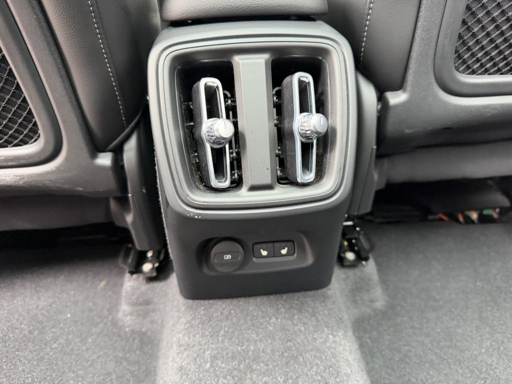 Used 2023 Volvo XC40 B5 Plus w/ Driver Assist Package AWD/4WD image 37