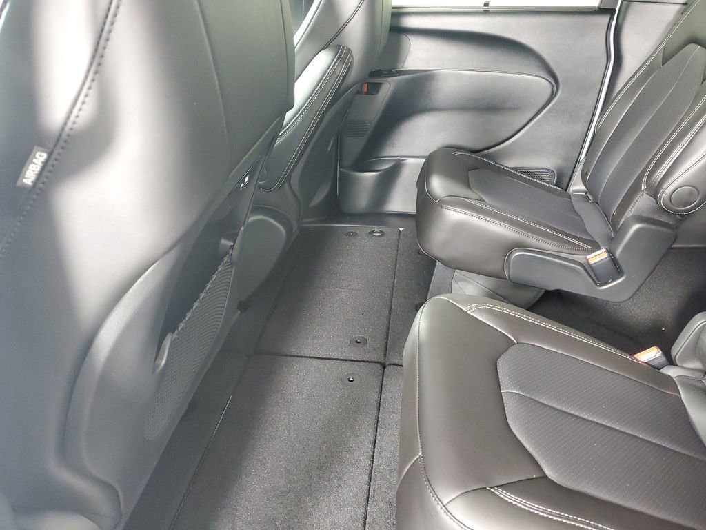 New 2026 Chrysler Pacifica Select image 13