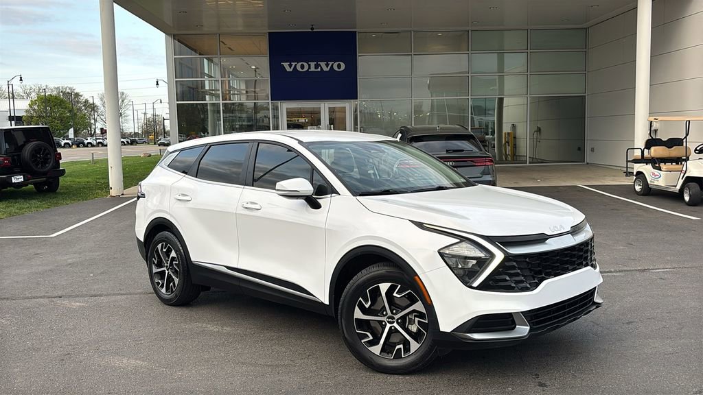 Used 2023 Kia Sportage EX image 2
