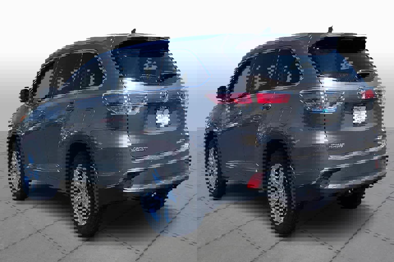 Used 2015 Toyota Highlander Limited w/ Driver Technology Package image 12