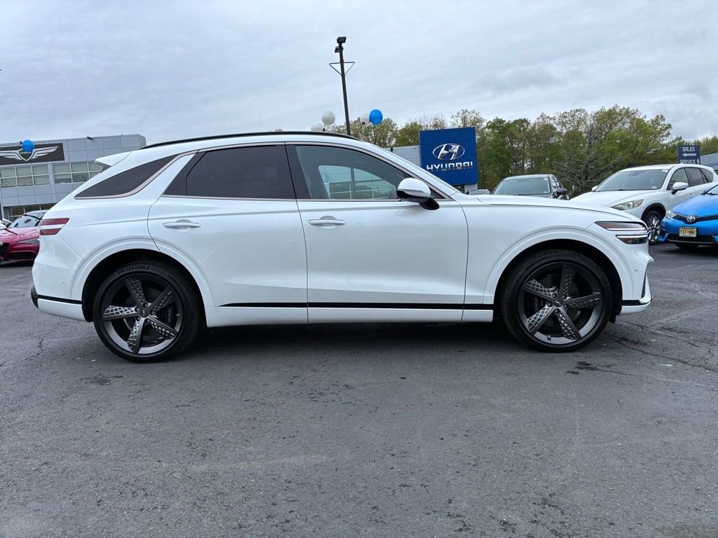 Used 2025 Genesis GV70 3.5T Sport w/ Sport Advanced Package AWD/4WD image 8