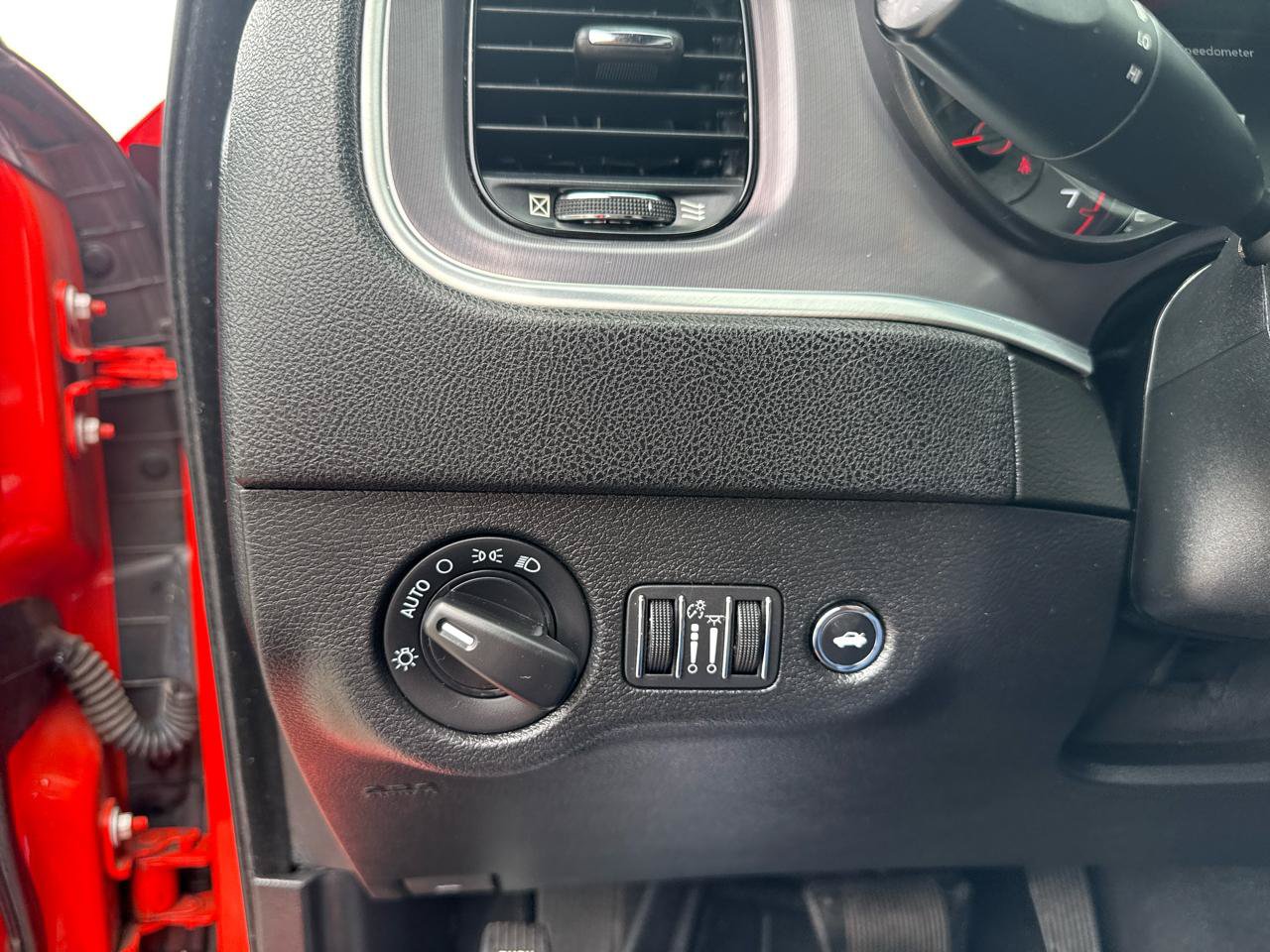 Used 2019 Dodge Charger SXT w/ Blacktop Package RWD image 22