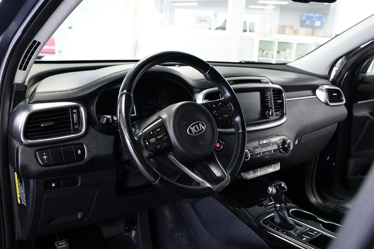 Used 2017 Kia Sorento EX image 9