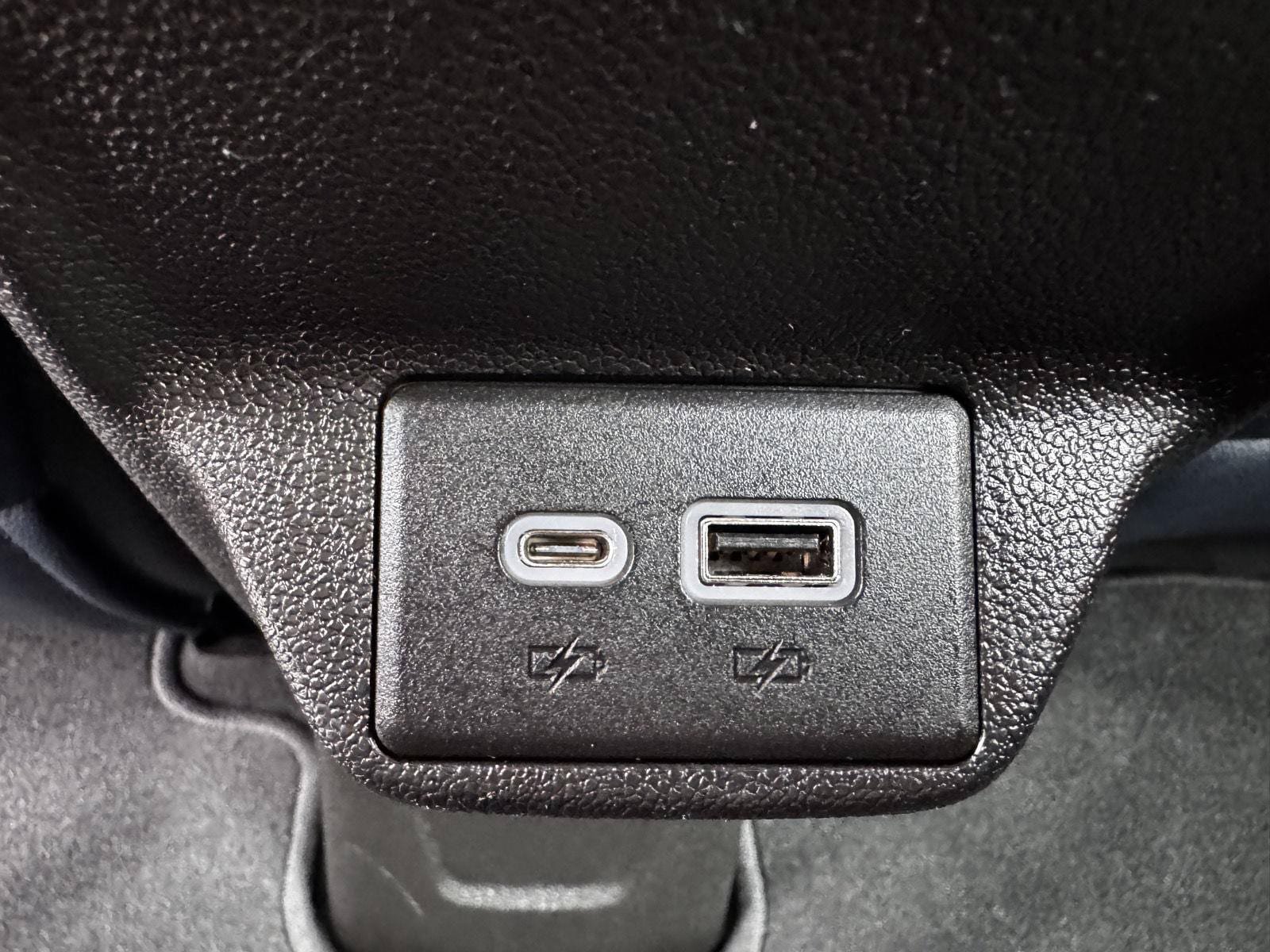 Used 2022 Chevrolet Bolt EUV Premier w/ Sun & Sound Package FWD image 16