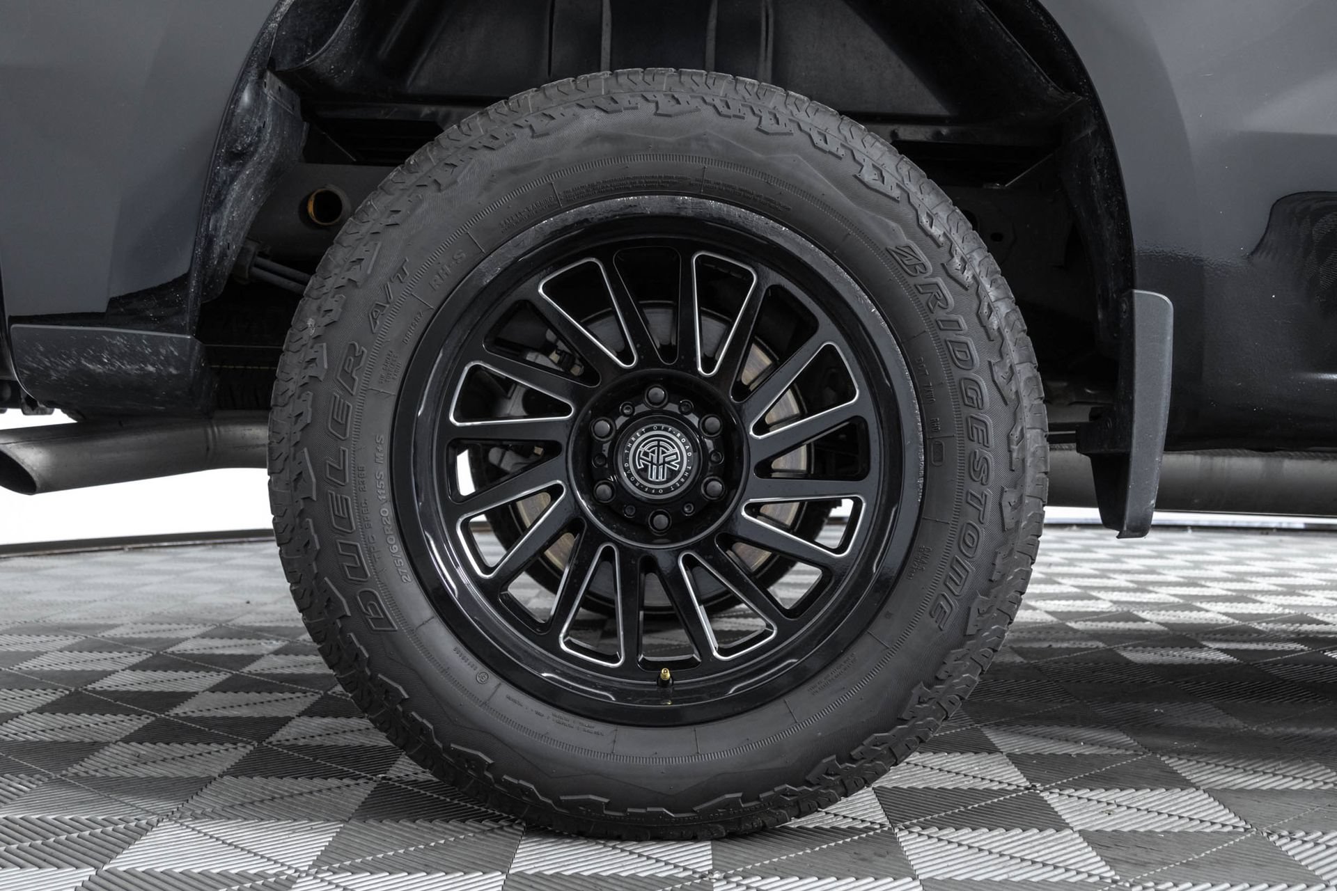 Used 2024 Chevrolet Silverado 1500 LT AWD/4WD image 43